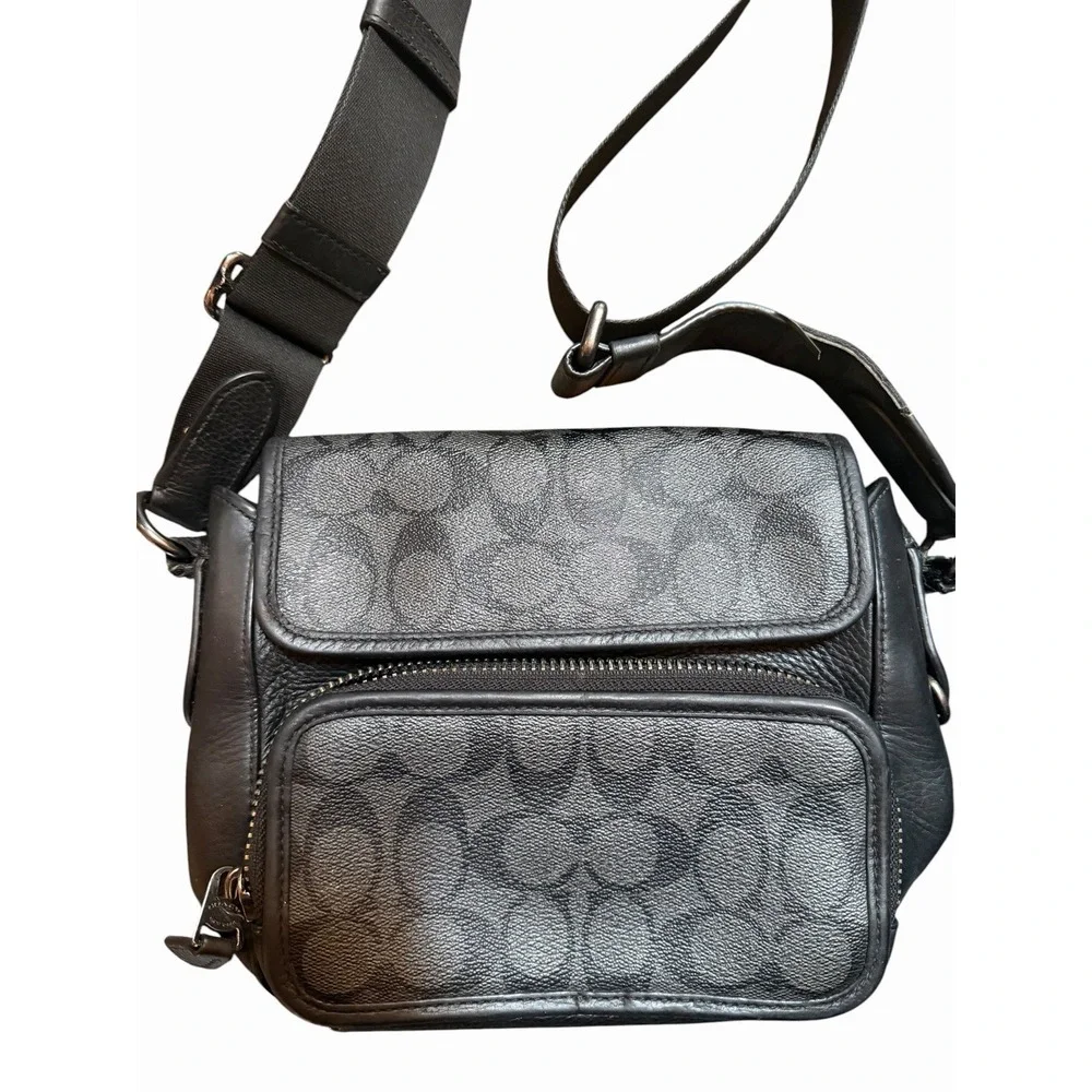 Coach Sullivan Flap Cross. Black